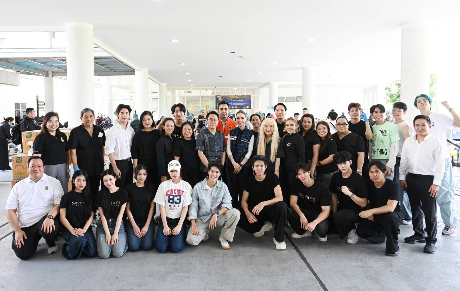 “เป็ป–ณพสิทธิ์” นำทัพศิลปินจิตอาสา ร่วมโรงครัว วธ. ส่งข้าวกล่อง–น้ำดื่มถึงผู้ประสบภัยน้ำท่วม กทม.